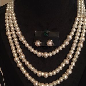 Pearl layer necklace with metal bars
